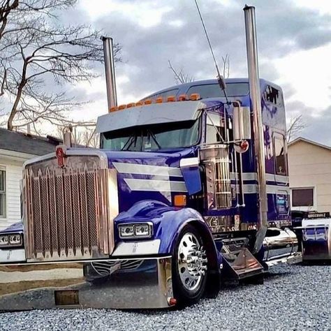 Custom Peterbilt, Cool Truck Accessories, Customised Trucks, Kenworth W900, Hummer Cars, Old Lorries, Train Truck, Custom Big Rigs, Heavy Duty Trucks