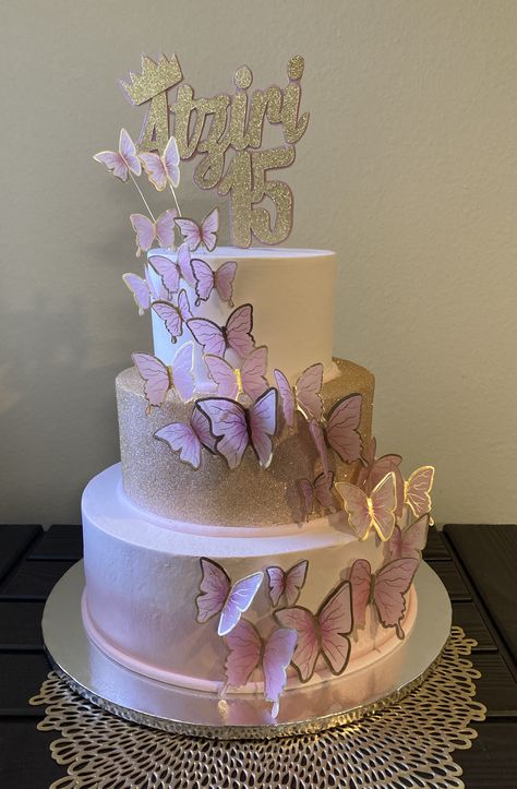 Classic Birthday Cake, White Buttercream Frosting, Quince Cakes, Quince Cake, 15th Birthday Cakes, Quinceanera Pink, Classic Birthday, Butterfly Birthday Cakes, Sweet 16 Themes