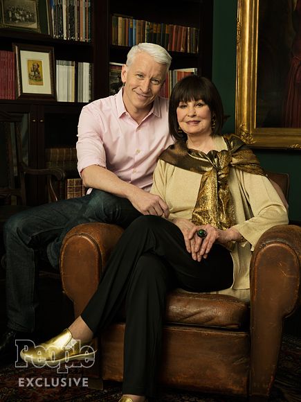 WATCH: The Moment Gloria Vanderbilt Drops a Bombshell About a Lesbian Relationship on Stunned Son Anderson Cooper http://www.people.com/article/gloria-vanderbilt-lesbian-relationship Anderson Cooper Shirtless, Cornelius Vanderbilt, Hbo Documentaries, Wedding Dress Bustle, Anderson Cooper, African Queen, Entertainment Weekly, People Magazine, High Society