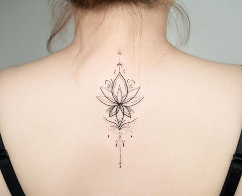 Back Tattoo Women Upper, Lotus Tattoo Back, Simple Lotus Flower Tattoo, Tato Mandala, Lotusblume Tattoo, Lotus Flower Tattoo Design, Upper Back Tattoos, Lotus Tattoo Design, Flower Tattoo Back