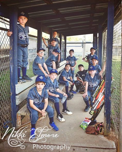 Fun Baseball Pictures, Team Tball Pictures, Baseball Brothers Pictures, Softball Dugout Pictures, Dugout Pictures Photo Ideas, How To Take Baseball Pictures, Tball Team Pictures, Softball Team Picture Ideas, Tee Ball Pictures