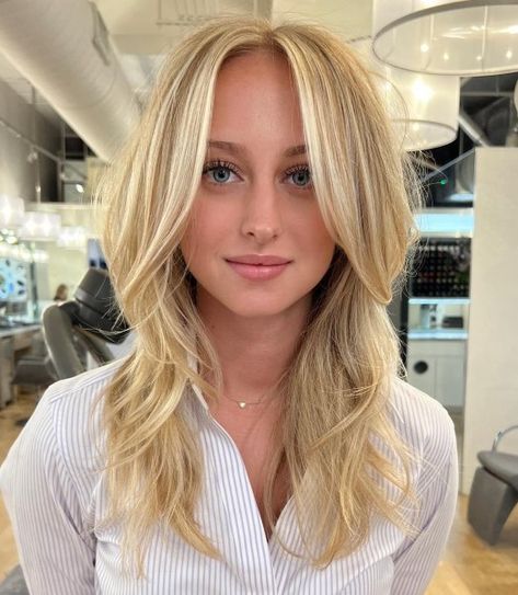 Long Hair Voluminous Blowout Hairstyle Haircut For Long Forehead For Women, Hair For Big Foreheads, Haircuts For Big Foreheads, High Forehead Hairstyles, Best Hairstyles For Big Foreheads, Broad Forehead, Hair Wispy Bangs, Hairstyles For Big Foreheads, Voluminous Blowout