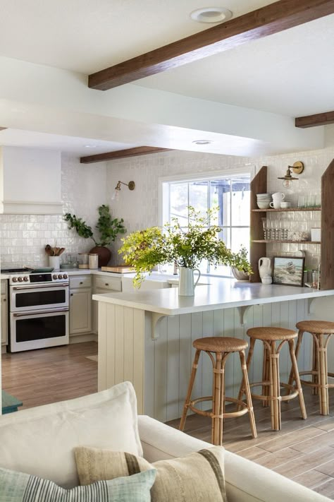 Vintage Kitchen Inspiration, Odd Shaped Kitchen Layout, Nancy Meyers Kitchen Aesthetic, Nancy Meyers Aesthetic Small House, 70s Home Remodel, Kitchen With Character, Nancy Meyers Interiors, Nancy Meyers Kitchen, Kitchen Without Upper Cabinets