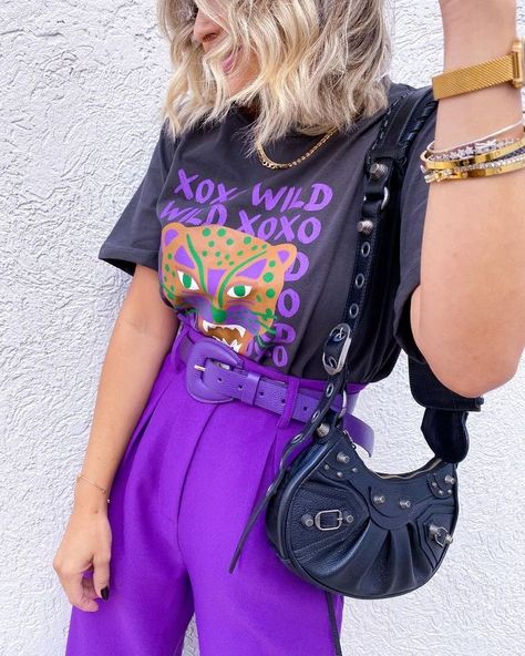 00s Mom Fashion, Bright Teacher Outfits, Colorful Alternative Fashion, Purple Pants, Tshirt Fashion, Neue Outfits, Stil Inspiration, Mode Ootd, Love Style