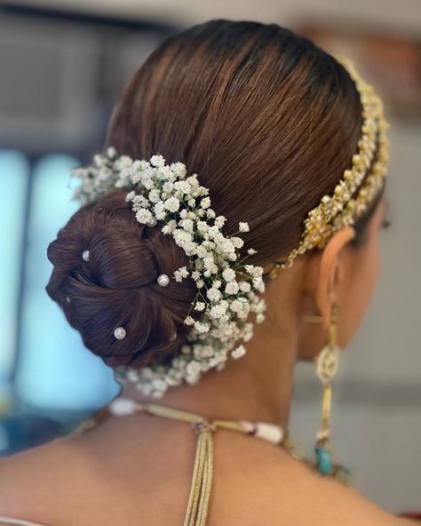 Simple Bun Hairstyles Indian Wedding, Indian Bridal Updo With Flowers, Bridal Bun Flowers, Bridal Floral Bun, Indian Bridal Bun, Simple Bun Hairstyles Indian, Bridal Bun Hairstyles Indian, High Bun Wedding, Flower Bun