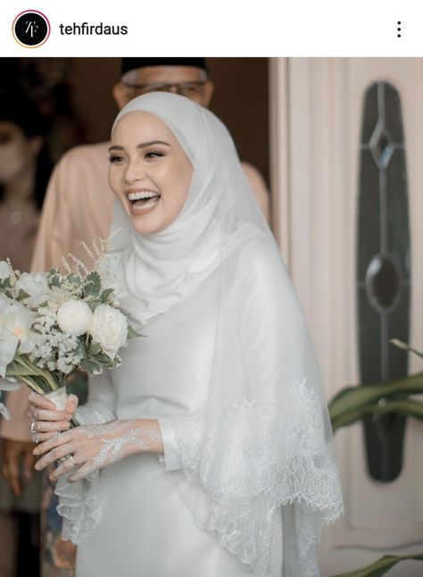 Hijab Wedding Style, Melayu Wedding, Wedding Style Ideas, Malay Wedding Dress, Muslim Wedding Photos, Muslim Wedding Gown, Antique Wedding Dresses, Baju Kahwin, Nikah Outfit