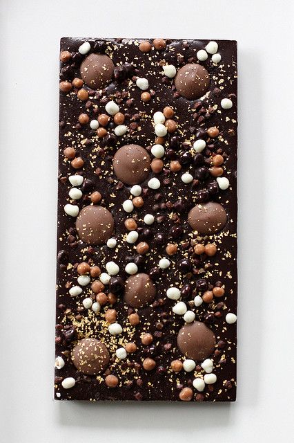 Chocri Custom Chocolate Bars Decorated Chocolate Bars, Chocolate Bar Ideas, Diy Chocolate Bars, Custom Chocolate Bars, Chocolate Bar Design, Homemade Chocolate Bars, Chocolate Bark Recipe, Honey Chocolate, Chocolate Slabs