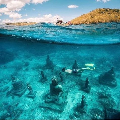 Buddha Statue located in the ocean of Indonesia Nusrat Lembongan - Bali, Indonesia. Scuba Diving Bali, Penida Island, Nusa Penida Bali, Scuba Diving Quotes, Nusa Ceningan, Bali Baby, Buddha Temple, Nusa Penida, Best Scuba Diving