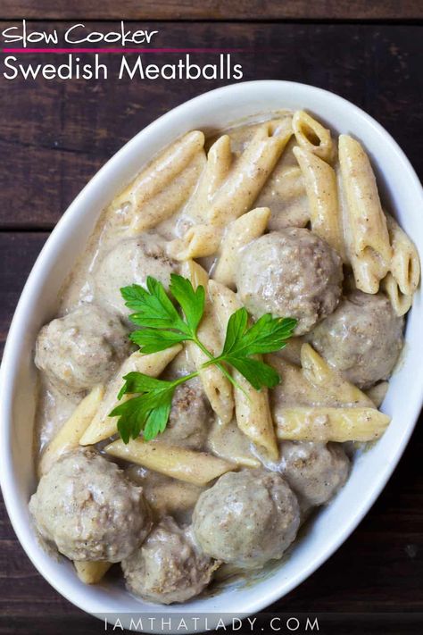 These Slow Cooker Swedish Meatballs are AWESOME! And there is absolutely no pre-cooking required! They turn out fantastic! Easy Swedish Meatball Recipe Crock Pots, Dump Crockpot, Easy Crockpot Dump Meals, Crock Pot Swedish Meatballs, Slow Cooker Swedish Meatballs, Slow Cooker Spaghetti, Easy Dinner Recipes Crockpot, Easy Crockpot Dinners, School Dinners