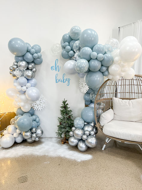 SHOP ON ETSY! winter wonderland baby shower decorations, winter onederland balloon arch, snowflake balloon garland, christmas balloons Winter Wonderland Balloon Arch, Snowflake Baby Shower Ideas, December Baby Shower Ideas, Shower Balloon Arch, January Baby Shower, Polar Bear Baby Shower, Wonderland Decorations, Baby Shower Balloon Arch, Winter Baby Shower Themes