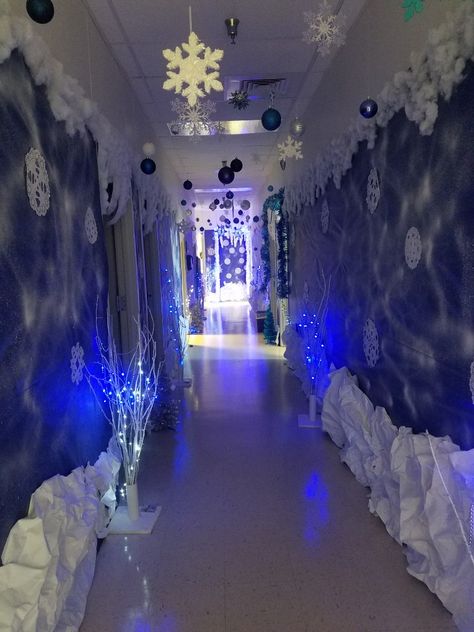 Winter Wonderland Hall Decorations, Winter Theme Hallway, Winter Rally Themes, Frozen Hallway Decorations School, Frozen Classroom Decorations, Winter Wall Decorations For Classroom, Winter Wonderland Theme Classroom, Winter Wonderland Decorations For School Hallway, Winter Wonderland Decorations Classroom