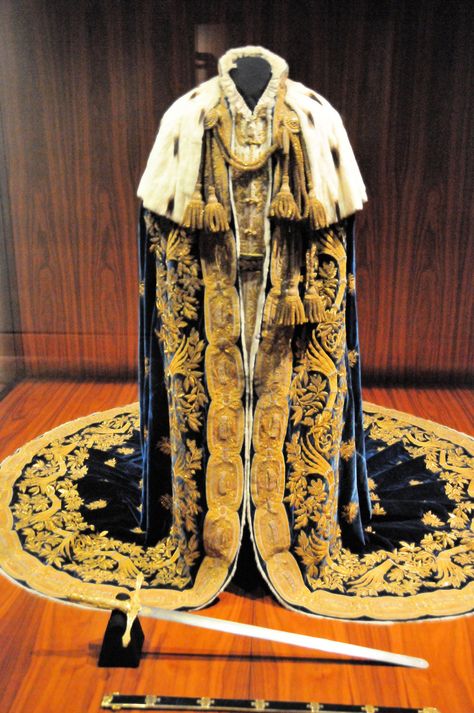 Coronation Imperial Mantle - Austrian Imperial Treasury - Vienna ... Imperial Clothing, Kingdom Design, Coronation Robes, Royal Crown Jewels, King Costume, King Outfit, Royal Clothing, Royal Dresses, Orange Velvet