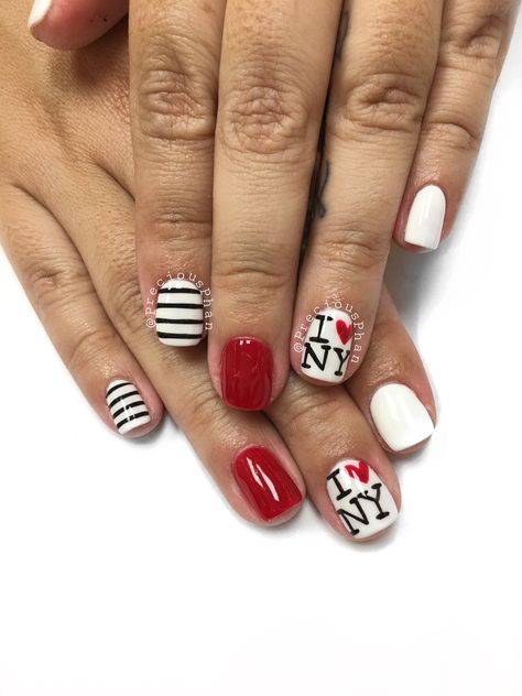 I love NY nails. #PreciousPhan Nails Nyc Art Designs, I Love Nyc Nails, Nails For New York Trip, New York Theme Nails, Nyc Inspired Nails, New York City Nails Designs, New York Nail Art, New York Nail Designs, Nyc Marathon Nails