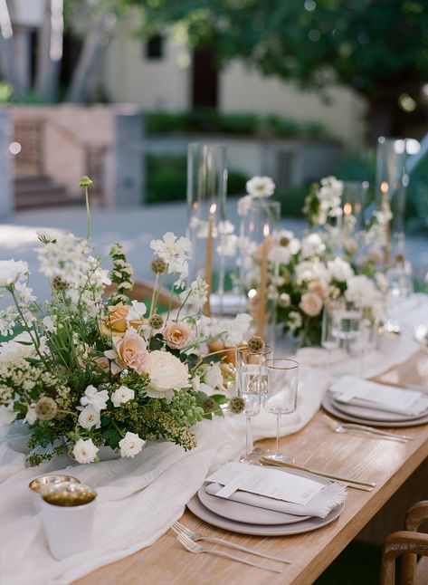 Cozy Neutrals and Unstructured Florals Brought the Beauty of Home to This Outdoor Wedding Summer Wedding Florals Neutral, Garden Style Wedding Table Decor, Wedding Affogato Bar, Romantic Tuscan Wedding Inspiration, Greenery Garden Wedding, Floral Wedding Centrepiece, Outdoor Wedding Reception Flowers, Elegant Wedding Flower Arch, Neutral Color Wedding Table Decor