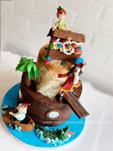 Peter Pan Neverland Cake created by Sugar Blossom Bake Shop Peter Pan Birthday Cake, Peter Pan Cake, Petar Pan, Peter Pan Birthday, Peter Pan Cakes, Cake Design Images, Peter Pan Neverland, Fox Cake, Peter Pan Party