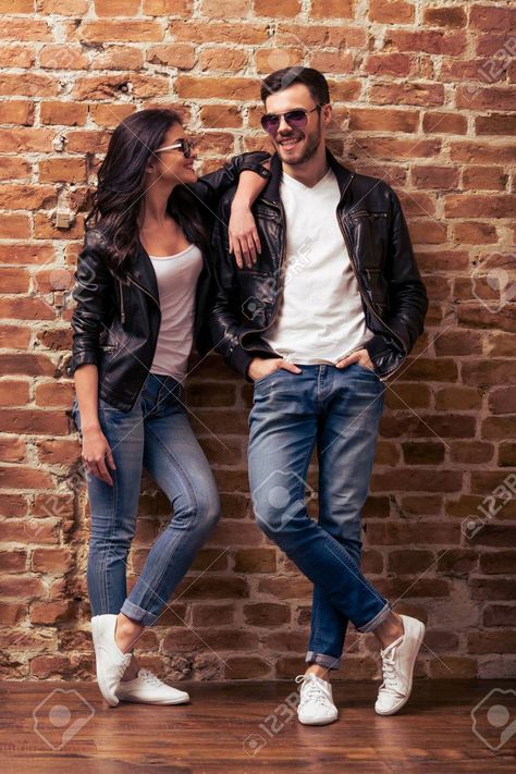 Couples Candid Photography, Poses Romantic, Wall Images, Pre Wedding Photoshoot Props, Pre Wedding Photoshoot Outfit, Romantic Couple Poses, Poses Couple, Wedding Photoshoot Props, Pre Wedding Photoshoot Outdoor