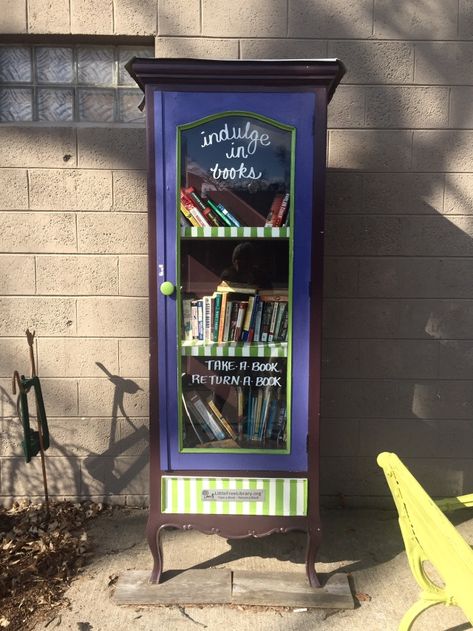 16 Gorgeous Little Free Libraries (and How to Start Your Own!) Outside Book Library, Neighborhood Book Boxes, Book Exchange Ideas, Lending Library Ideas, Little Library Ideas, Neighborhood Library, Little Free Library Plans, Little Free Pantry, Tiny Library