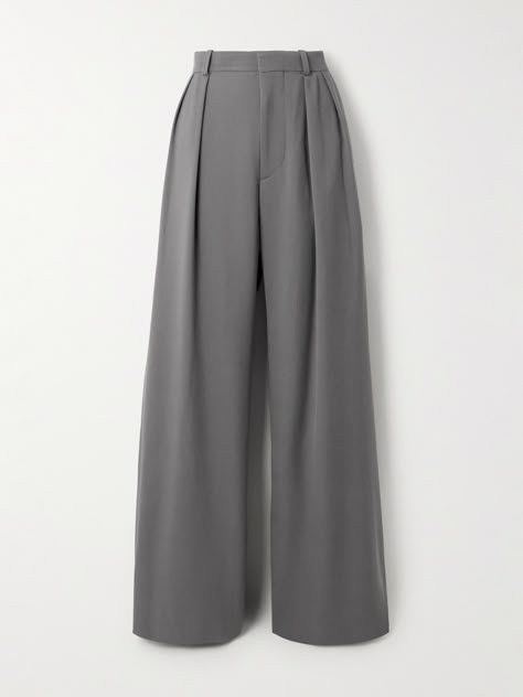 WARDROBE.NYC's pants are designed for a modern fit with a low-rise waist and enveloping, wide legs enhanced by sharp pleats. They're made from 'Slate' grain de poudre wool and work just as well with the coordinating blazer in our edit or a tonal top. Pleated Pants For Women, Zara Closet, Women Slacks, Pants Png, Styling Pants, Low Waisted Pants, Gray Slacks, Photographie Indie, Pleated Wide Leg Pants