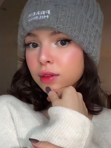 Cold Make Up Look Tiktok, Cute White Makeup Looks, I’m Cold Makeup Looks, I'm Cold Makeup Tutorial, I’m Cold Makeup Winter, I’m Cold Makeup Look Aesthetic, Im Cold Makeup Look Aesthetic, Winter Make Up Looks Natural, Winter 2023 Makeup Trends