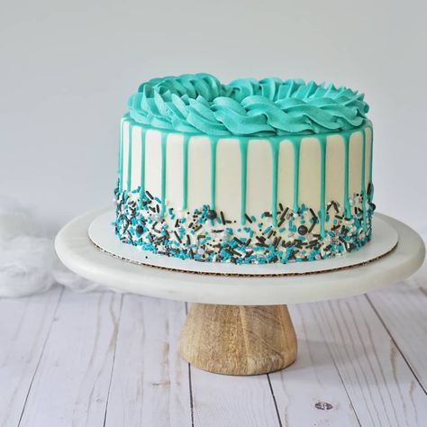 18th Birthday Cake Teal, Blue And Green Cake Birthday, Teal Cake Ideas Birthday, Teal Drip Cake, Turquoise Cake Birthday, Turquoise Cake Ideas, Teal Cake Ideas, Teal Cakes, Teal Birthday Cake