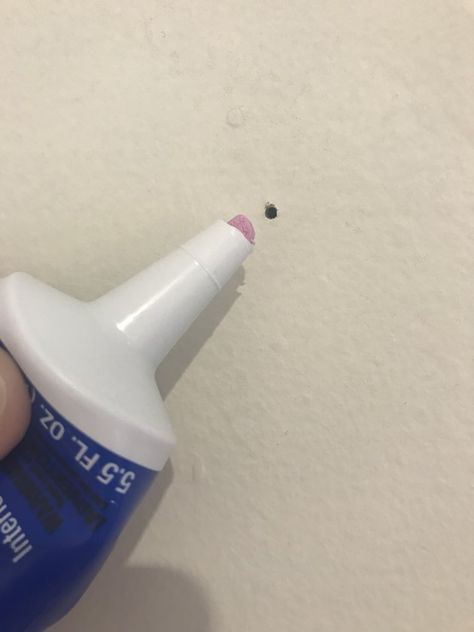 The $4 way to patch nail holes in your walls fast Patching Holes In Walls, Sheet Rock Walls, Fill Nail Holes, How To Patch Drywall, Wall Nails, Drywall Repair, House Tips, Nail Repair, Here's The Thing