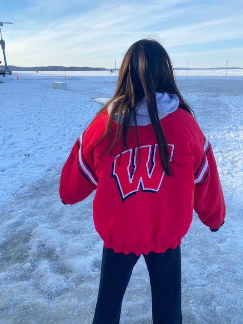 Uw Madison Game Day Outfits, Uw Madison Aesthetic, Wisconsin Outfits, Madison Outfits, Wisconsin Aesthetic, Carnaval Outfit, Wisconsin Football, Wisconsin Madison, College Gameday Outfits