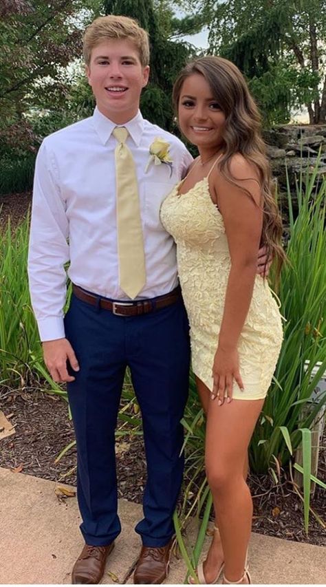 Sadies Dresses, Homecoming Dress Tight, Homecoming Dresses For Teens, Pretty Bridesmaid Dresses, Pretty Dresses Casual, School Dance Dresses, Hoco Dress, Prom Dresses Yellow, Dress Tight