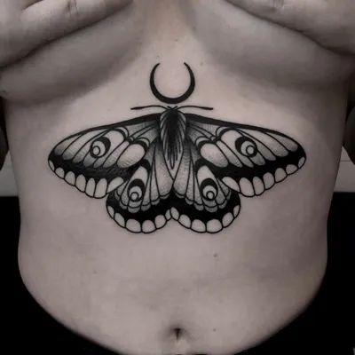 Tattoo Papillon, Traditional Moth Tattoo, Moth Tattoos, Designs With Meaning, Underboob Tattoo Designs, Moth Tattoo Design, Bauch Tattoos, Insect Tattoo, Tattoos Geometric