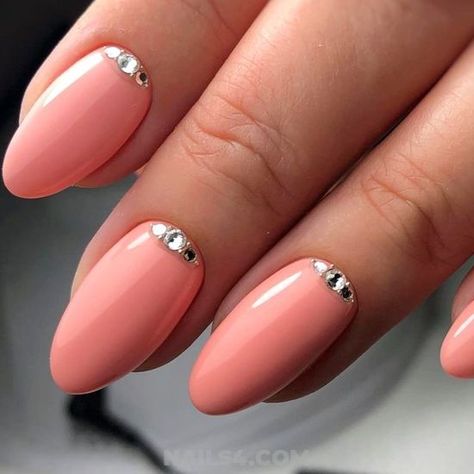 45+ Cute Rhinestone Nail Designs and Ideas / #nailart #rhinestone #art #nailpolish #best #nail Inspirational And Fantastic Art Ideas Cute Rhinestone Nail Designs, Simple Rhinestone Nails Designs, Nail Designs With Rhinestones, Gem Nail Designs, Diy Rhinestone Nails, Diamond Nail Designs, Nail Gems, Nails Design With Rhinestones, Dots Nails