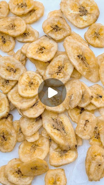 Matteo • Easy Healthy Recipes on Instagram: "you’ll love these oil-free, sugar-free, gluten-free, vegan, easy banana chips! Follow @mattsfitchef for more easy healthy recipes

SAVE the recipe👇

INGREDIENTS
- bananas
- Lemon juice 
DIRECTIONS
- Find directions and details linked in my bio @mattsfitchef + 🔗 https://mattsfitchef.com/banana-chips/

📍 OR search “Banana Chips” in the search bar on my website mattsfitchef.com
.
.
.
.
#easysnack #healthysnacks #healthysnackideas #bananas #banana #bananachips #snackideas" Banana Ideas, Dried Banana Chips, Dehydrated Fruits, Dried Bananas, Dehydrated Fruit, Banana Chips, Diet Snacks, Baked Banana, Recipe Ingredients