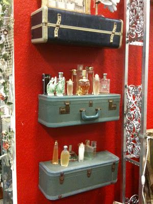 Suitcase Shelves, Steampunk Bedroom, Steampunk Bathroom, Paris Bathroom, Paris Rooms, Paris Bedroom, Paris Decor, Deco Studio, Old Suitcases