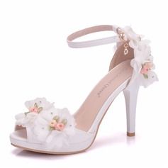 Classic Wedding Shoes, Simple Wedding Shoes, Bridal Sandals Heels, Girls Wedding Shoes, Floral High Heels, Wedding Shoes Sandals, Homecoming Shoes, Wedge Wedding Shoes, Wedding Shoes Low Heel