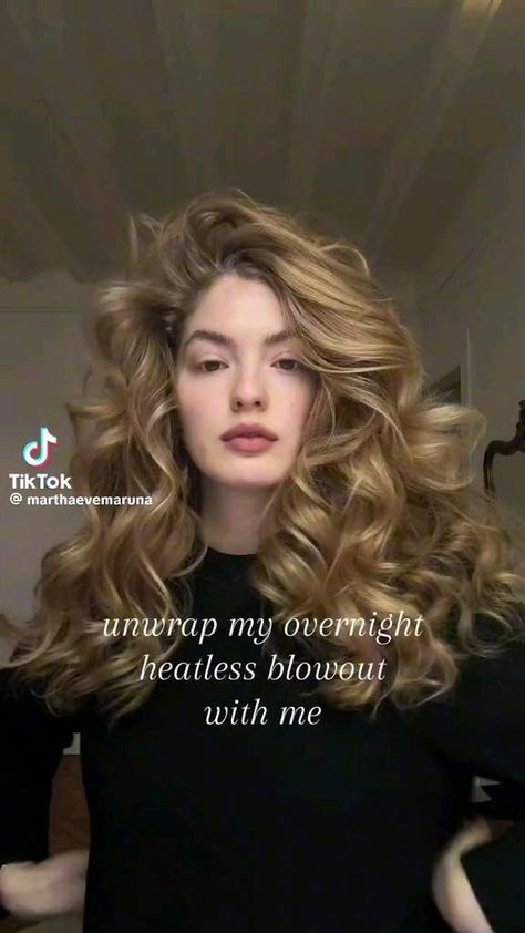 Overnight Hairstyles, Hair Curling Tips, Hacks And Tips, Hair Tips Video, Heatless Hairstyles, Blowout Hair, Hair Stylist Life, Interesting Information, Hair Inspo Color