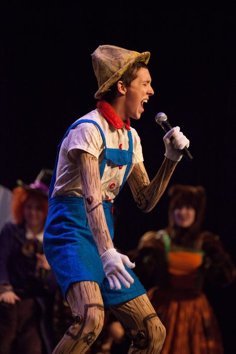 ♬ I'VE GOT NO STRINGS!!! #Pinocchio #FanX2014 Pinocchio Shrek, Mary Poppins Kostüm, Pinocchio Costume, Shrek Musical, Shrek Costumes, Shrek Jr, Shrek Costume, Formula Fed Babies, Cosplay Style