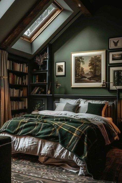 Dark Boho Home, Maximalist Bedroom Aesthetic, Dark Green Room, Boho Home Decor Ideas, Home Boho, Dark Home Decor, Dark Home, Green Bedroom, Hus Inspiration