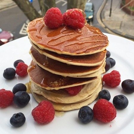 How to eat like the Body Coach | We love these protein pancakes by fitness guru, Joe Wicks! For more healthy recipes visit redonline.co.uk Low Calorie Pancake Recipe, Joe Wicks Recipes, Low Calorie Pancakes, Pancake Calories, Fit Recipes, Fit Foods, Joe Wicks, Body Coach, Lean In