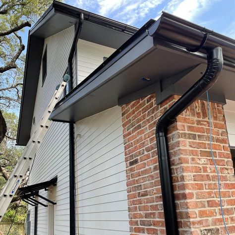 Black Gutters Tan House, Black Gutters Red Brick House, 1970s House Renovation, Black Gutters, Outdoor House Paint, House Gutters, Gutter Colors, Black Metal Roof, Limestone House