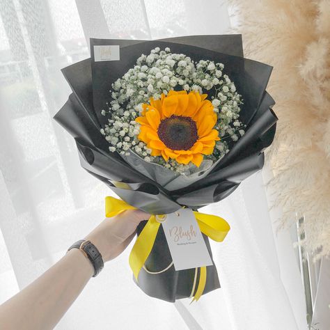 Our Classic Sunflower Bouquet 🌻 . Pm us for customised bouquets! Ipoh: 014-905 9727 KL: 016-540 8016 Penang: 018-570 6027 . #BlushIpoh #Ipohflorist #FloristIpoh #KedaiBungaIpoh #IpohBouquet #OnlineFlorist #怡保花店 #MalaysiaFlorist #FloristMalaysia #FloristMalaysiaIpoh #BungaIpoh #Sunflower #SunflowerBouquet #SunflowerBouquetIpoh #IpohSunflowerBouquet #blush_sunflower Wrap Flowers, Birthday Banquet, Butterfly Photography, Banquet Ideas, Presente Diy, Beautiful Butterfly Photography, Sunflower Bouquet, Flower Bouquet Diy, Online Florist