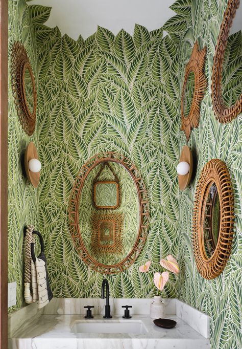 Green Powder Room, Bathroom Wallpaper Inspiration, Jeff Andrews Design, Martyn Lawrence Bullard Design, Melanie Turner Interiors, Bathroom Wallpaper Modern, Wallpaper Powder Room, Calm Room, Powder Room Wallpaper