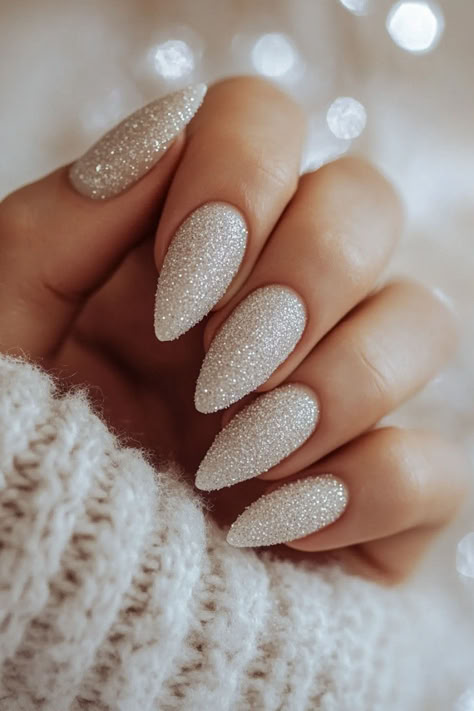 15 Chic Neutral Holiday Nails You’ll Adore Neutral Holiday Nails, Holiday Party Nails, Ivory Nails, Holiday Nail Colors, Engagement Nails, November Nails, Christmas Nails Easy, Gelish Nails, Sweater Nails