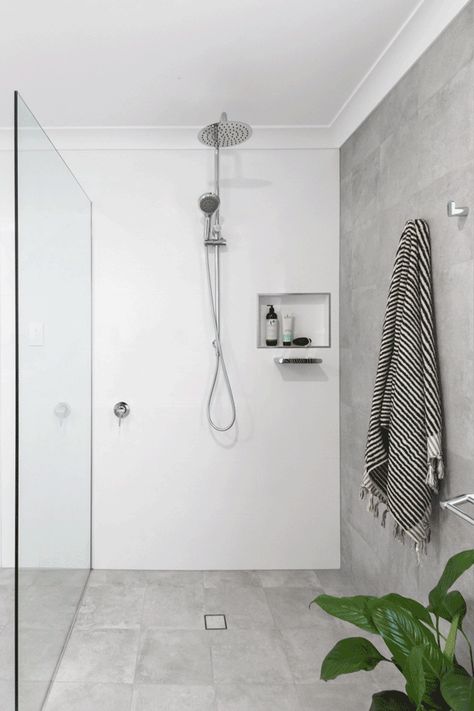 Ensuite Bathroom Renovation Ideas, Bathroom Grey Floor Tiles, Grey And White Ensuite, Grey White Bathroom, White Tile Bathroom Walls, Bathroom Concrete Floor, Large White Tiles, Grey And White Bathroom, Bathroom Grey