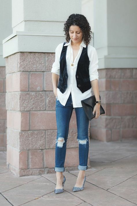 Casual Waistcoat Outfit, Back Vest Outfit, Woman White Shirt Outfit, Men’s Vest Outfit Women, Suite Vest Outfits For Women, Black Dress Vest Outfits For Women, Suit Vest With Jeans, Womens Black Vest Outfit, Waist Coat Outfit Women Casual