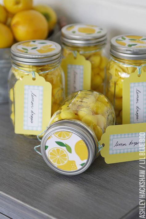 Lemon Themed Party, Lemon Themed Bridal Shower, Lemon Kitchen Decor, Lemon Kitchen, Lemonade Party, Lemon Decor, Snacks Für Party, Lemonade Stand, Lemon Drop