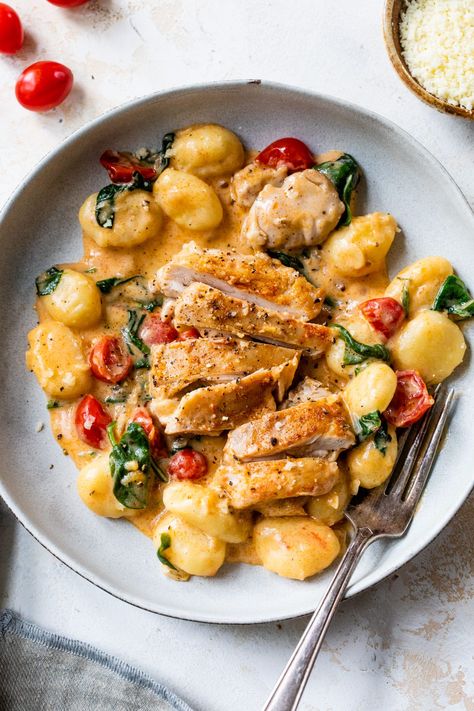 Chicken Gnocchi Spinach, Gnocchi With Roasted Vegetables, Creamy Pesto Chicken Gnocchi, Dinners With Gnocchi, Chicken Pesto Gnocchi, Skillet Gnocchi Recipes, Gnocchi Burrata, Chicken And Gnocchi Recipes, Chicken Gnocchi Recipes