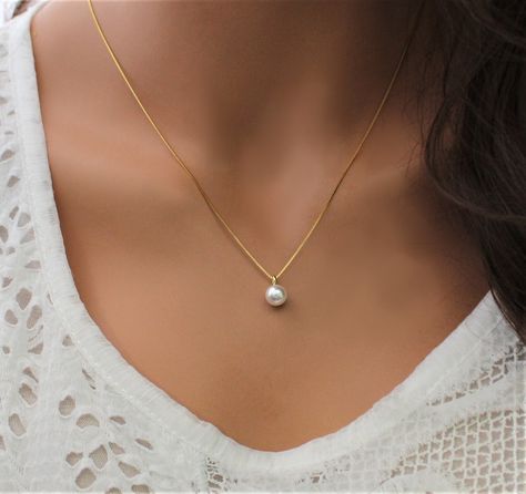 "Pearl Necklace For Women, Sterling Silver Bridesmaid Gift, Mothers Day Gift, Minimal Dainty Necklace IT'S IN THE DETAILS ✦ 14K Gold plated Sterling Silver Chain ✦ Freshwater Pearl / 6mm ✦ Comes 16\" with a 2\" extension WHY YOU'LL LOVE IT * Because handmade = made with love, care, and thought. * Ethically Sourced * Comes beautifully gift boxed * Crafted with care from sunny South Florida. HAPPINESS GUARANTEE: We stand by our jewelry and want you to love it too! GIFTS All orders are sent package Braidsmaid Gifts, Dainty Pearl Necklace, Silver Bridesmaid, Single Pearl Necklace, Modern Gold Jewelry, Pearl Gifts, Pearl Necklace Wedding, 925 Sterling Silver Chain, Freshwater Pearl Necklaces