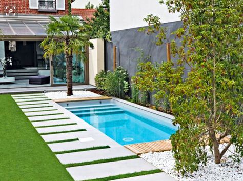 Pretty Backyard, Spool Pool, Piscina Rectangular, Design Per Patio, Kleiner Pool Design, Garden Ideas To Make, Urban Backyard, Small Swimming Pools, Small Pool Design