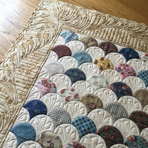 42 Likes, 9 Comments - Anne 🇨🇦 (@plaidnuthatch) on Instagram: “#clamshells quilting is done, woohoo!  Hoping to get the binding on this next week...…” Clamshell Quilt, Machine Quilting Patterns, Freemotion Quilting, Longarm Quilting Designs, Machine Quilting Designs, Free Motion Quilt Designs, Quilting Templates, Quilt Stitching, Quilting Techniques