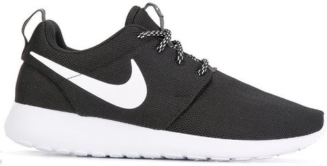 Nike 'Roshe One' sneakers Black Lace Shoes, White Flat Shoes, Black Lace Up Shoes, Shoes Sneakers Black, Nike Free Runners, Round Toe Sneakers, Tops Nike, Black Flats Shoes, Black And White Sneakers