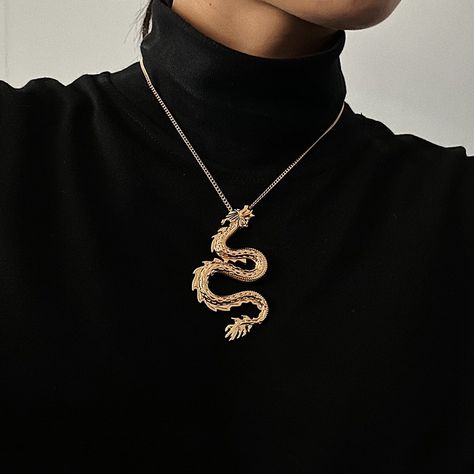 Unleash the fury of the dragon Kings of the spirit world, dragons fear nothing. ☯ 60-40 cm Chains Available ☯ Carved Obsidian Pendant ☯ Gold & Silver Fear Nothing, The Fury, Vintage Dragon, Antique Silver Rings, Spirit World, Dragon Necklace, Dragon Jewelry, Silver Dragon, Long Chain Necklace