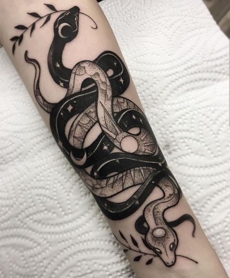 Snake Tattoo Design, Incredible Tattoos, Tato Lengan, Feminine Tattoo, Tattoo Ideas For Women, Girl Tattoo, Wrist Tattoo, Up Tattoos, Black Ink Tattoos